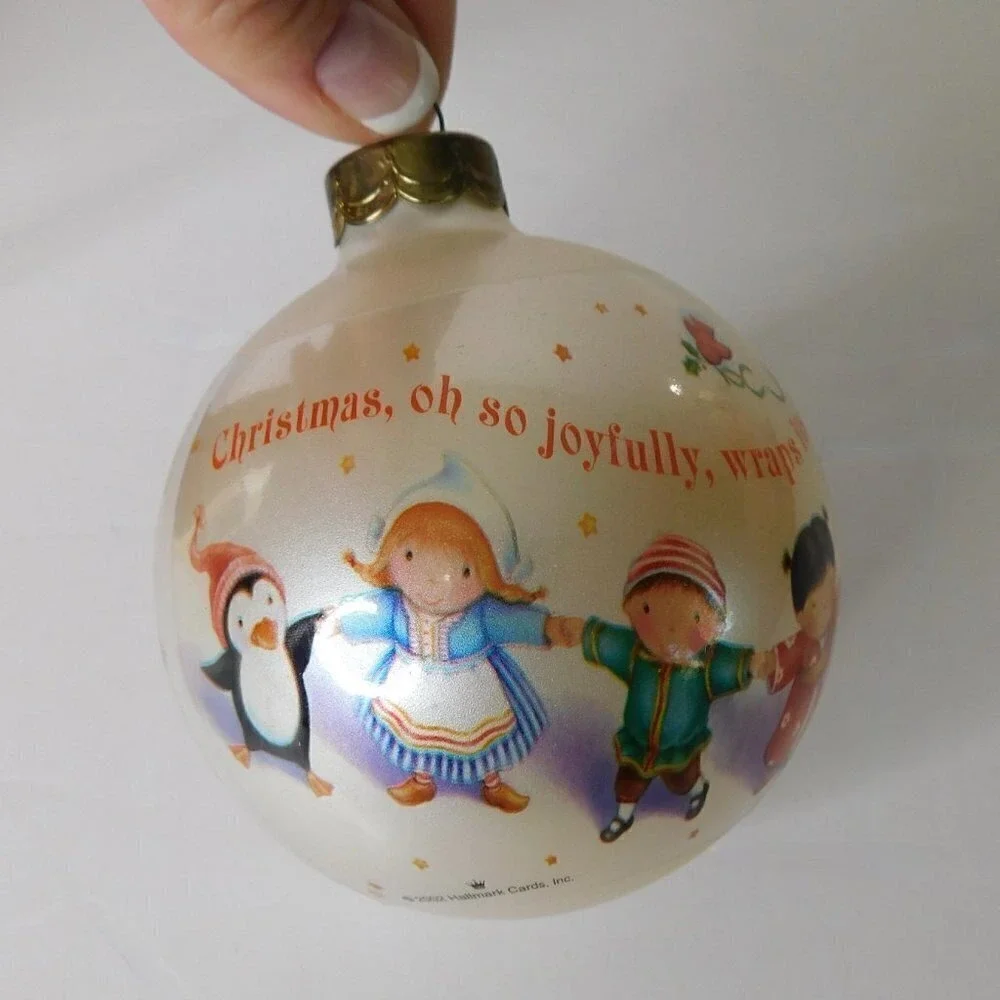 Vintage HALLMARK Keepsake Ornament Christmas Around the World 2002 Ball‎